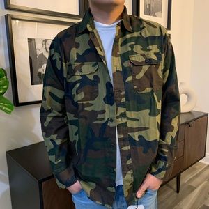 *NEW* Levi’s Camo Button Up